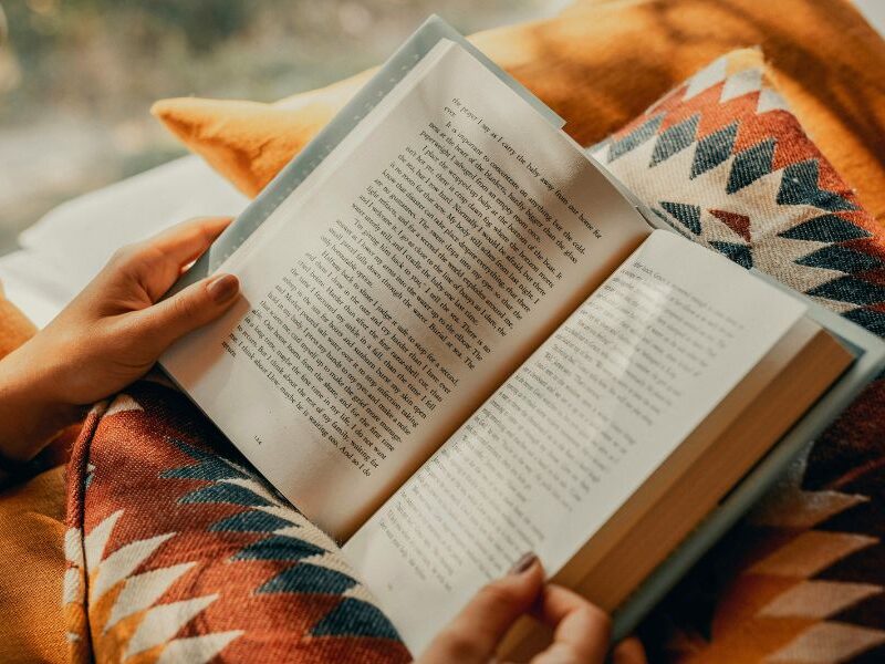 How To Start Reading and Turn It Into a Hobby