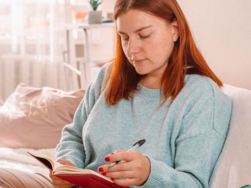 How To Romanticize Your To-Do List (9 Pretty Ideas)